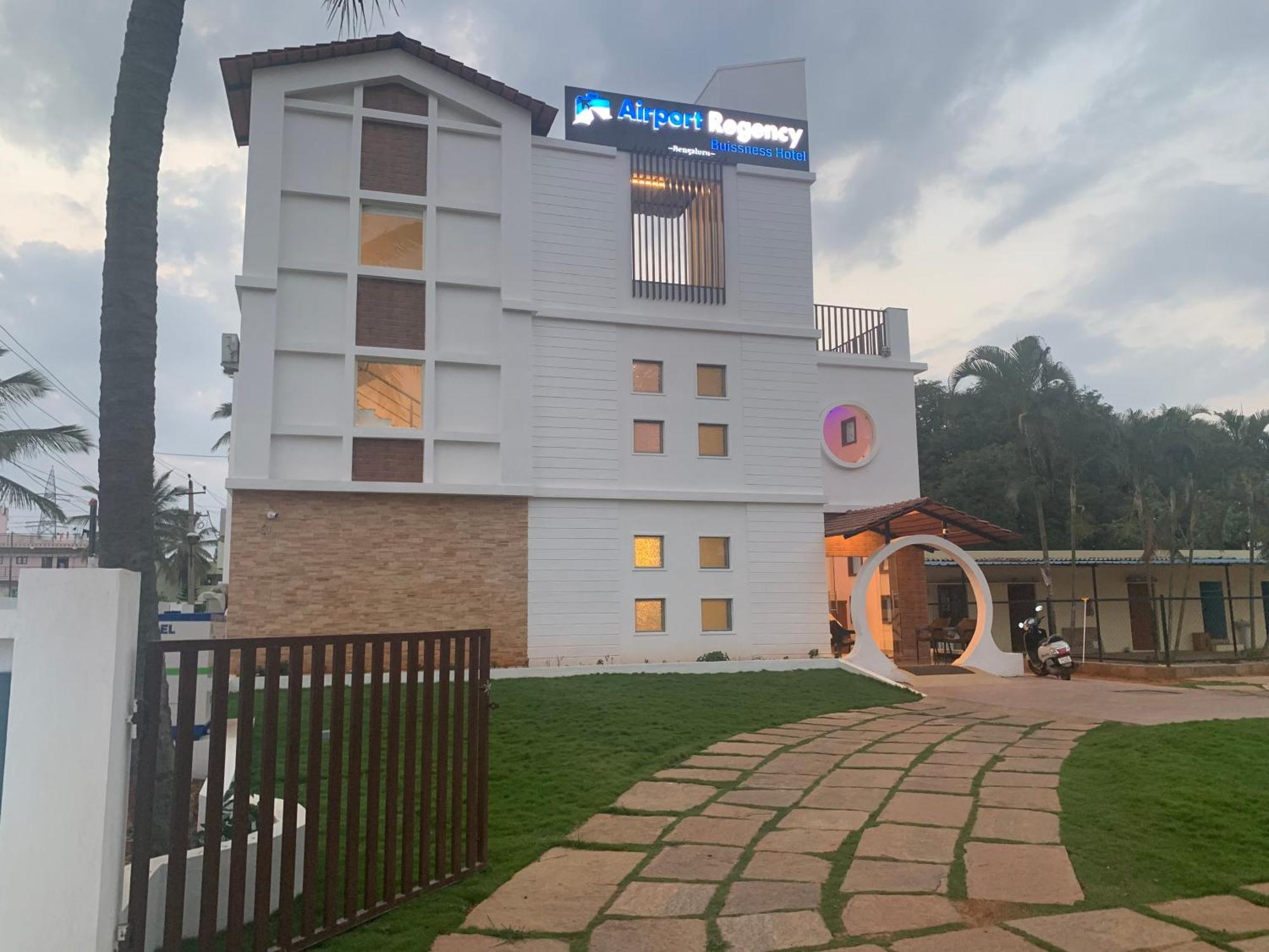 Hotel Airport Regency à Devanahalli Extérieur photo